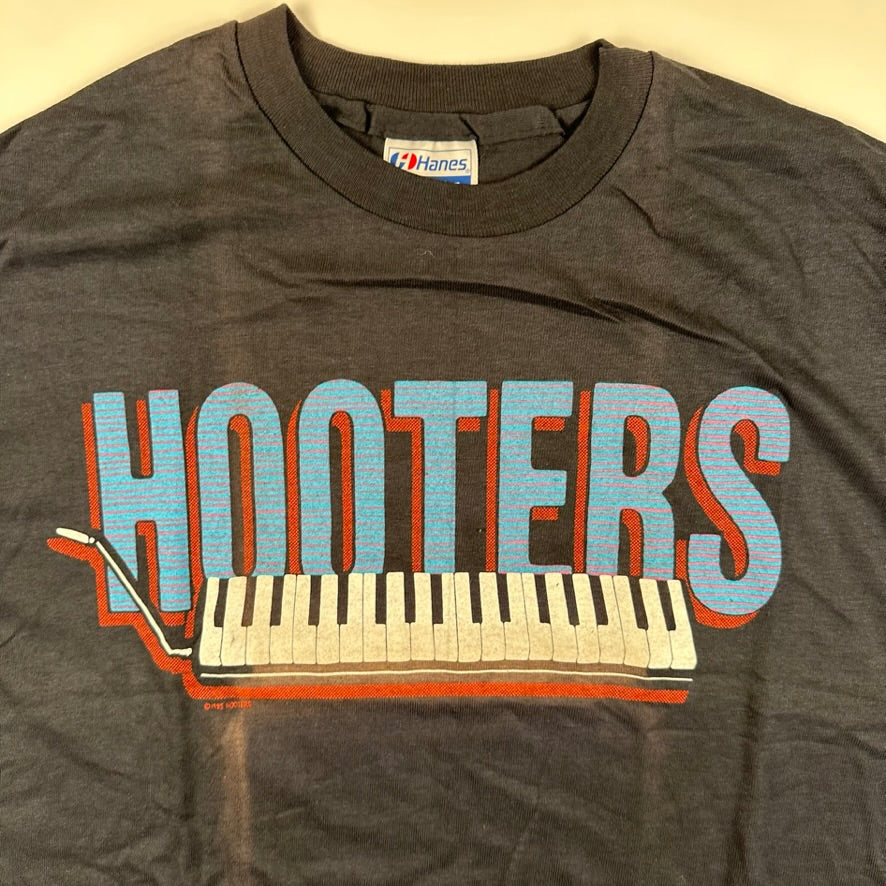 Vintage 1986 Hooters Shirt Large Nervous Night