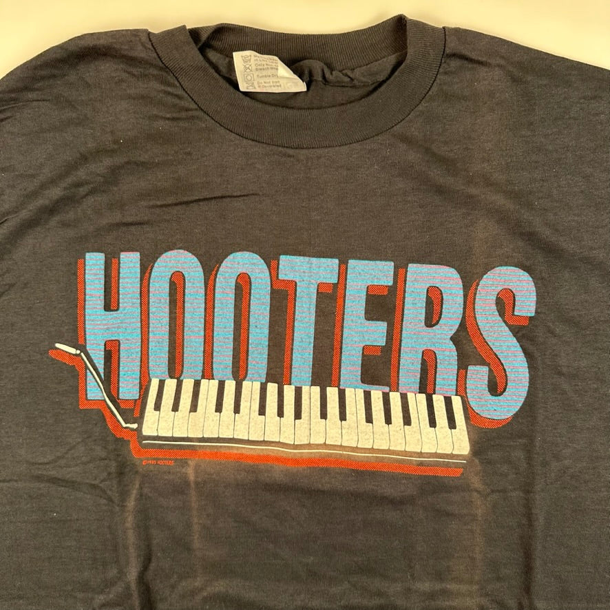 Vintage 1986 Hooters Shirt Large Nervous Night